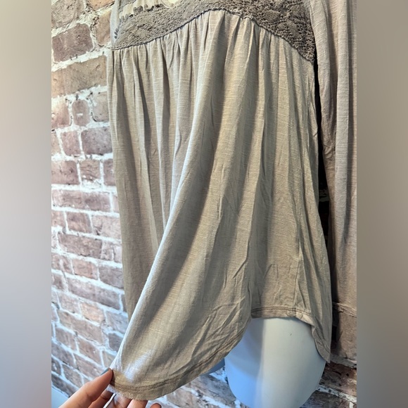 blouse - Picture 7 of 9